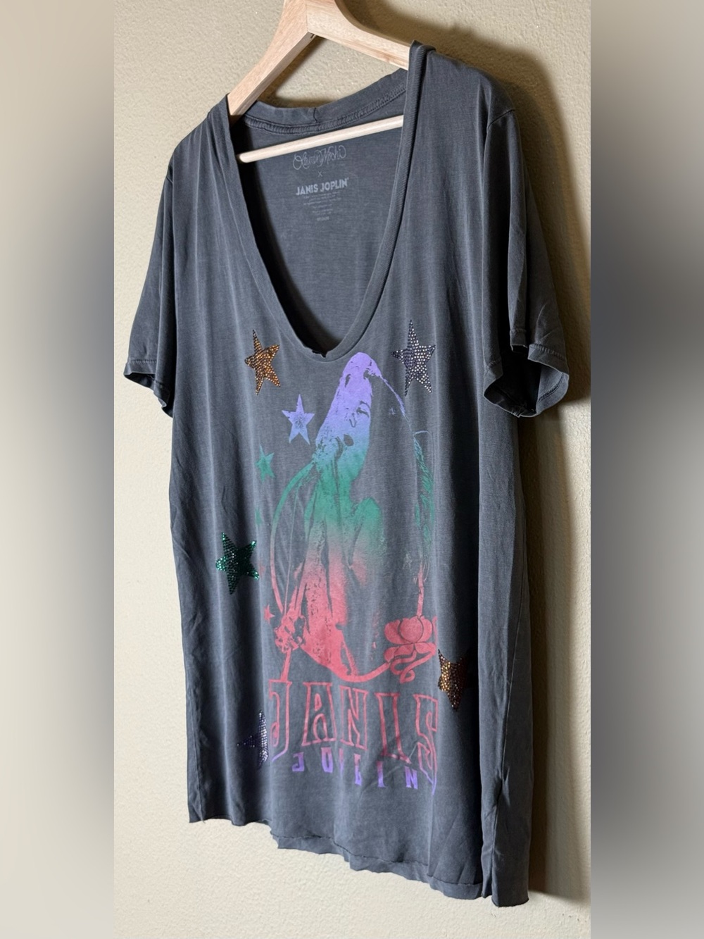 Lauren Moshi x Janis Joplin Graphic V-Neck Distressed Tee Vintage Gray Medium - Picture 3 of 8